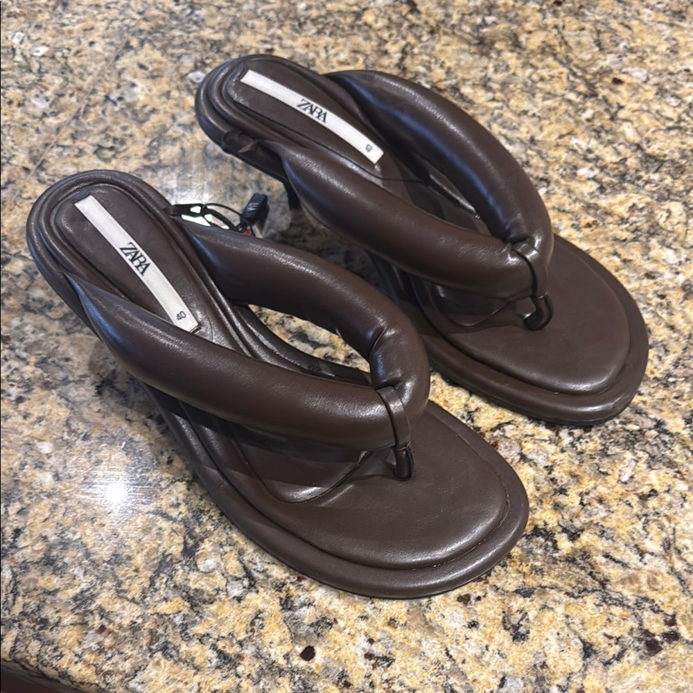 Zara Brown Sandals with Wide Straps and Contoured Footbed